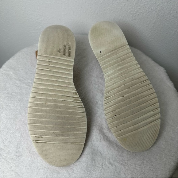 Anthropologie Liendo by Seychelles Athens
Sport Sandals Tan And Silver - Picture 12 of 13